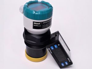 Cảm biến siêu âm kèm màn hình hiển thị điều khiển mức nước